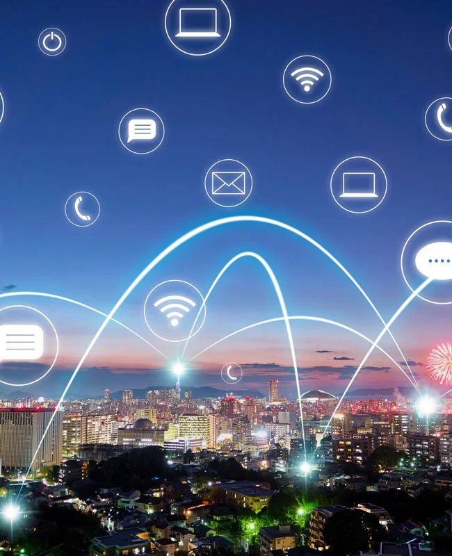 Ciudad conectada con redes digitales para servicios de telecomunicaciones corporativas.